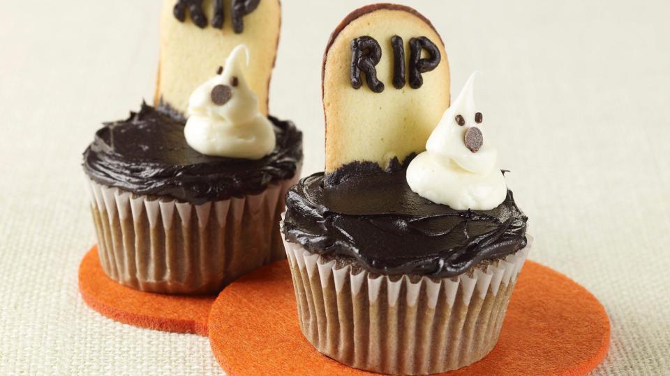 Ghosts in the Graveyard Cupcakes