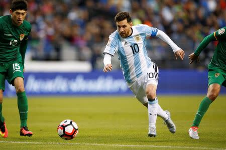 Foto del martes de Lionel Messi (10) en el partido de Argentina ante Bolivia por el Grupo D de la Copa América Centenario. Jun 14, 2016. La selección argentina de fútbol goleó el martes 3-0 a Bolivia para ganar el Grupo D y cerrar la etapa inicial de la Copa América Centenario como el único equipo con puntaje perfecto, y ahora espera por Venezuela en cuartos de final. Joe Nicholson-USA TODAY Sports