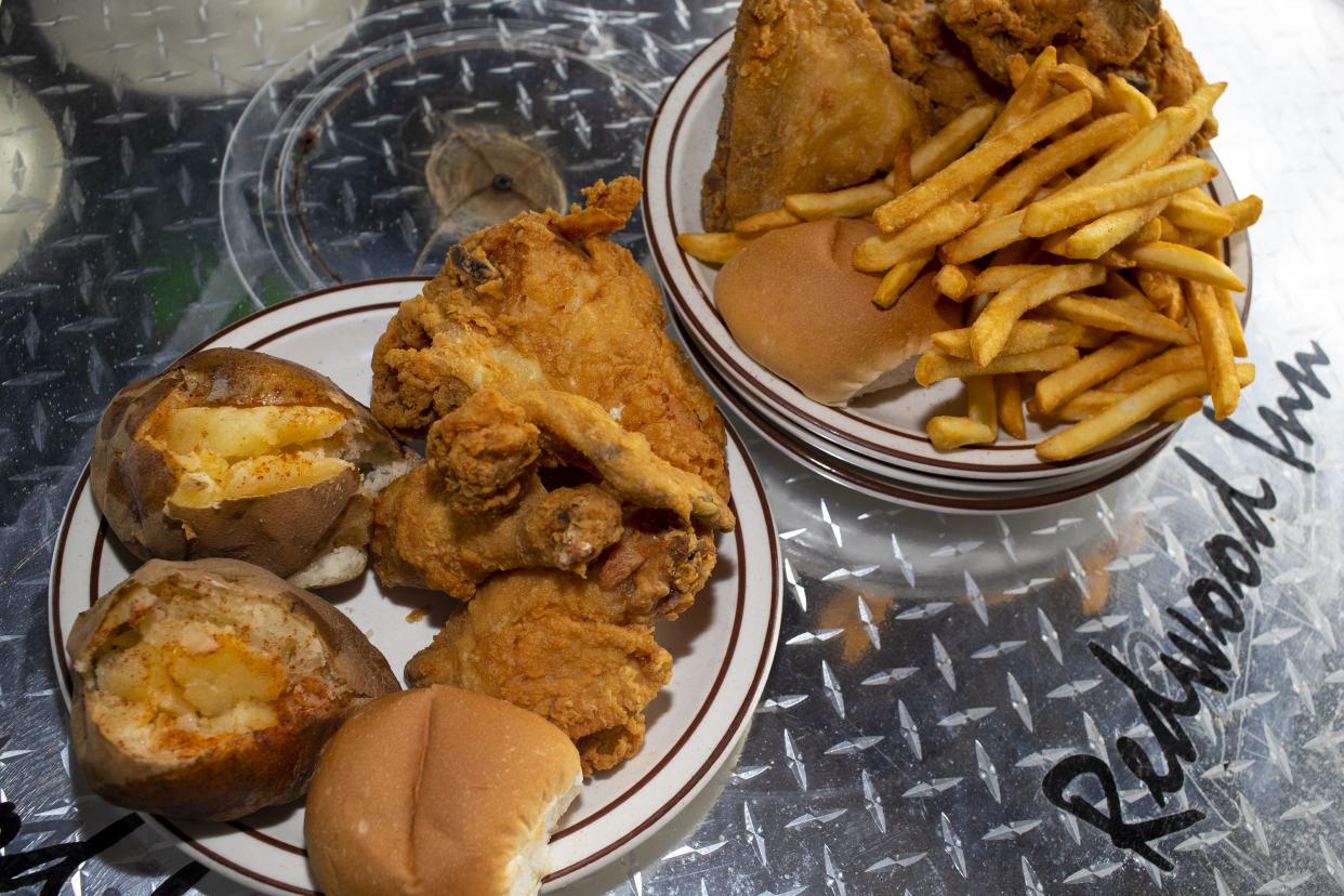 Broasted chicken is the star on Sundays at the Redwood Inn in Ledgeview. The restaurant often serves more than 500 diners from 4 to 8 p.m. on Sundays.