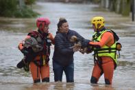 <p>Plusieurs villages étaient en cours d’évacuation en fin de matinée. La préfecture a en effet été contrainte d’évacuer les communes de Pezens, des Estagnols, d’Istagnac et de Cuxac.<br>(Crédit : Getty Images) </p>