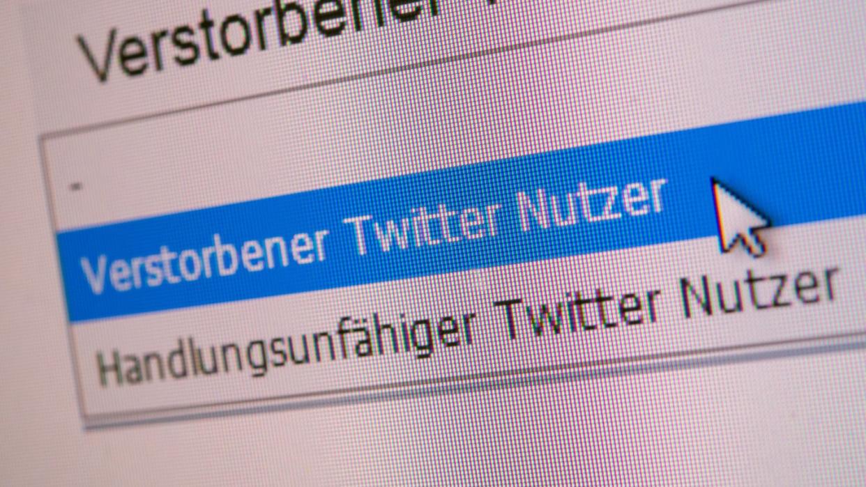 Bei Twitter kann die Löschung des Accounts eines verstorbenen Nutzers beantragt werden - wenn man die Funktion im Hilfe-Center gefunden hat. Foto: Andrea Warnecke