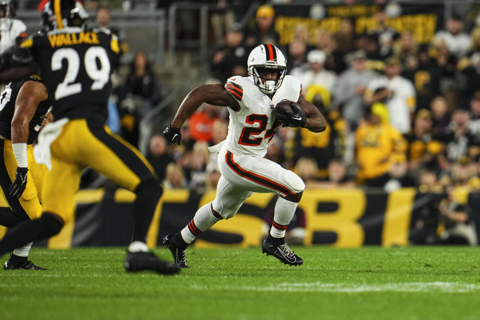 PITTSBURGH, PA - SEPTEMBER 18: Nick Chubb #24 of the Cleveland Browns runs the ball at Acrisure Stadium on September 18, 2023 in Pittsburgh, Pennsylvania. (Photo by Cooper Neill/Getty Images)