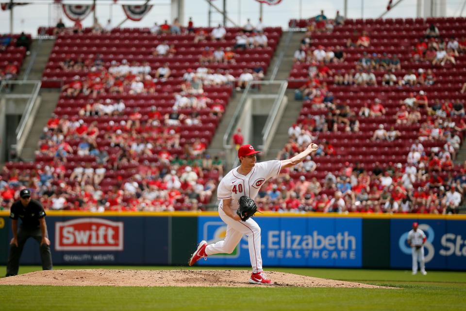 Cincinnati Reds starting pitcher Nick Lodolo (40) throws a pitch in the third inning of the MLB National League game between the Cincinnati Reds and the St. Louis Cardinals at Great American Ball Park in downtown Cincinnati on Sunday, April 24, 2022. The Reds led 3-0 after two innings. 