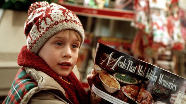  Home Alone : Macaulay Culkin, Joe Pesci, Daniel Stern, John  Heard, Roberts Blossom, Catherine O'Hara, Angela Goethals, Devin Ratray,  Gerry Bamman, Hillary Wolf, Larry Hankin, John Candy, Michael C. Maronna,  Kristin