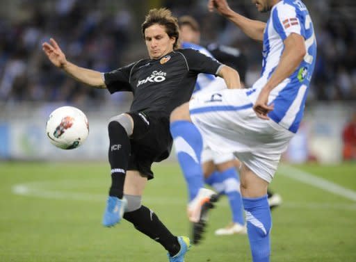 Valencia's Jeffrey Sarpong (L) clashes with Real Sociedad's Alberto de la Bella during their Spanish La Liga match at the Anoeta stadium in San Sebastian. Valencia slumped to a 1-0 loss