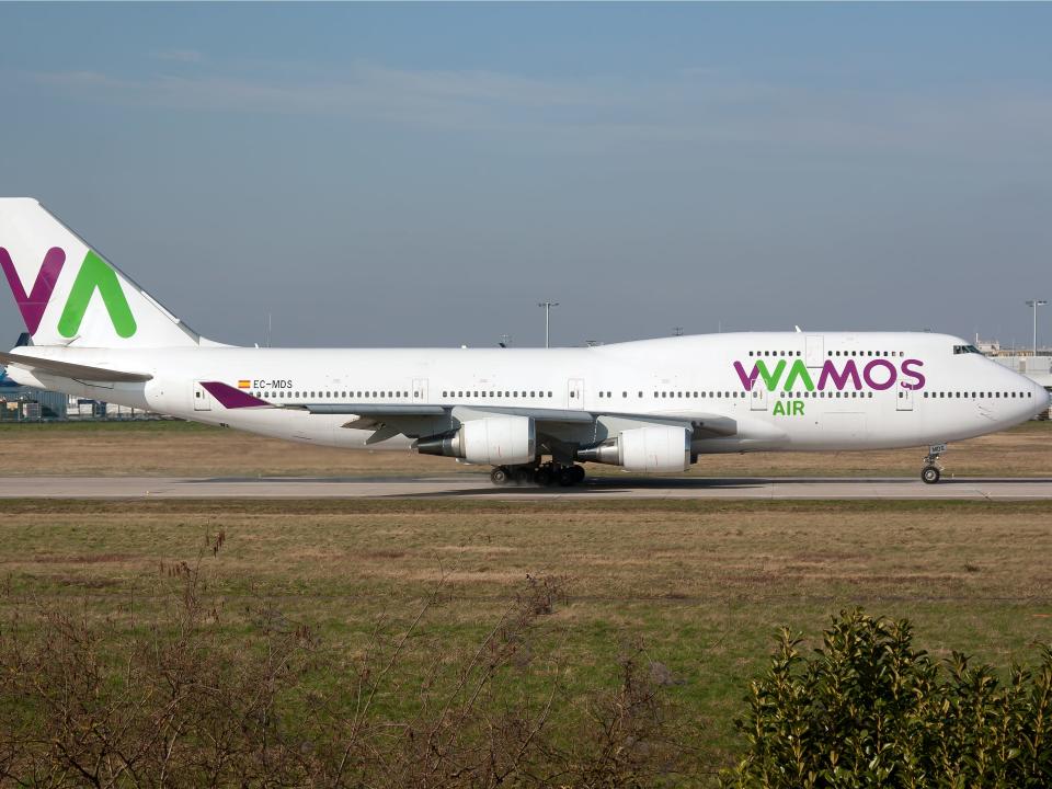 Wamos Air Boeing 747-400