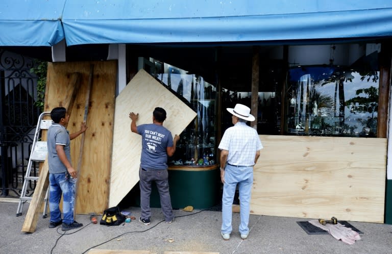 Lydia se está convirtiendo en un gran huracán que se dirige hacia México