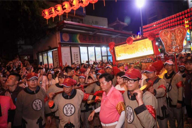   大甲鎮瀾宮媽祖15日凌晨回鑾安座。（圖／中國時報張妍溱攝）