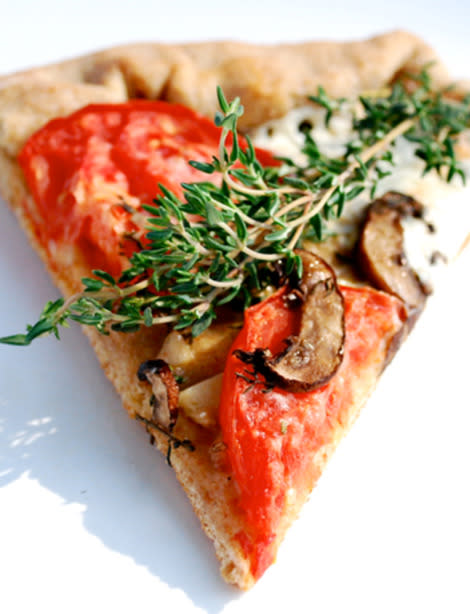 Heirloom Tomato, Mozzarella, and Mushroom Pizza 