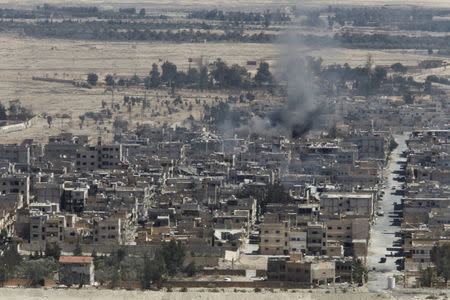 FILE PHOTO Smoke rises from the modern city of Palmyra, in Homs Governorate, Syria April 1, 2016. REUTERS/Omar Sanadiki/File Photo