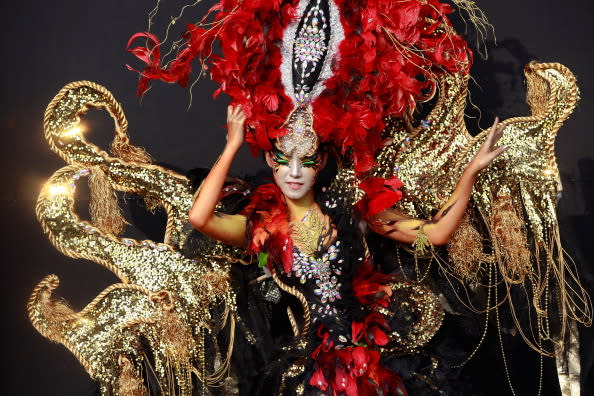 A model participates in a 2012 International Bodypainting Festival Asia at Duryu park on September 1, 2012 in Daegu, South Korea. The festival is the largest event in the field of body painting and spreads the art form to thousands of interested visitors each year. (Photo by Chung Sung-Jun/Getty Images)