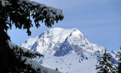 Mont Blanc Climber Finds Chest Of Jewels