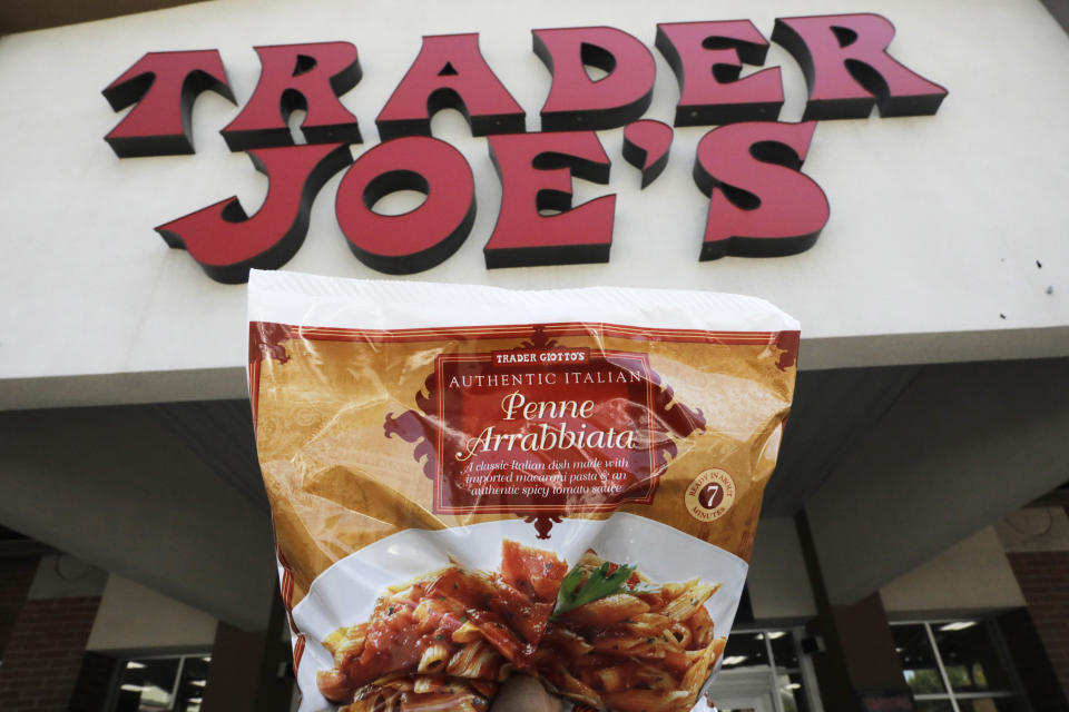 Trader Joe's針對有品味、但不欲花大錢的消費群，有較多進口異國產品。 (AP Photo/Rick Bowmer)