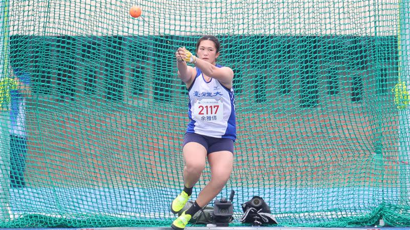 余雅倩7日在全大運田徑公開女生組鏈球決賽，擲出65公尺55打破大會紀錄摘下金牌。（圖／113年全大運執委會提供）