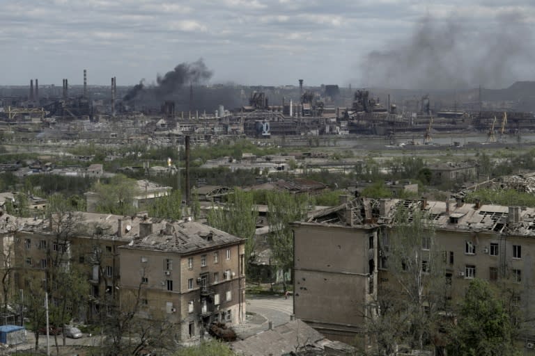 A cidade ucraniana de Mariupol e a siderúrgica de Azovstal em foto de 10 de maio de 2022 (AFP/Stringer)
