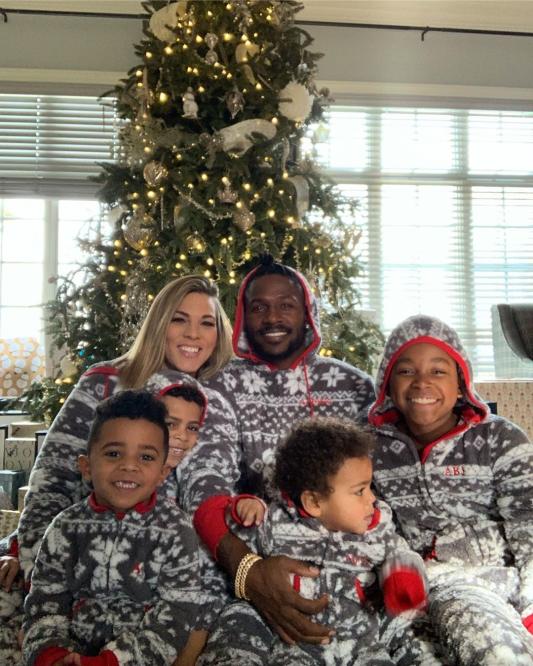 Antonio Brown Proposes to Baby Mama Chelsie Kyriss Despite Rocky Past