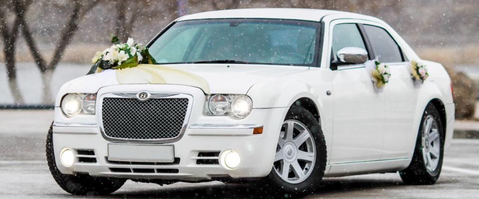 KOSTANAY Winter 2015: Wedding photo shoot cars The Chrysler 300c