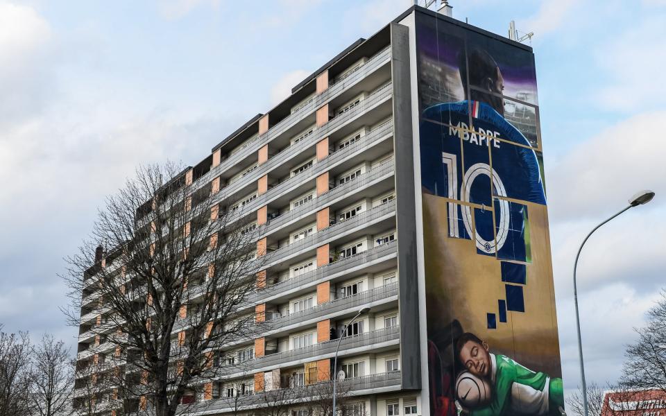 A giant street art on the facade of a building represent Kylian Mbappe in his hometown - Baptiste Fernandez/Icon Sport