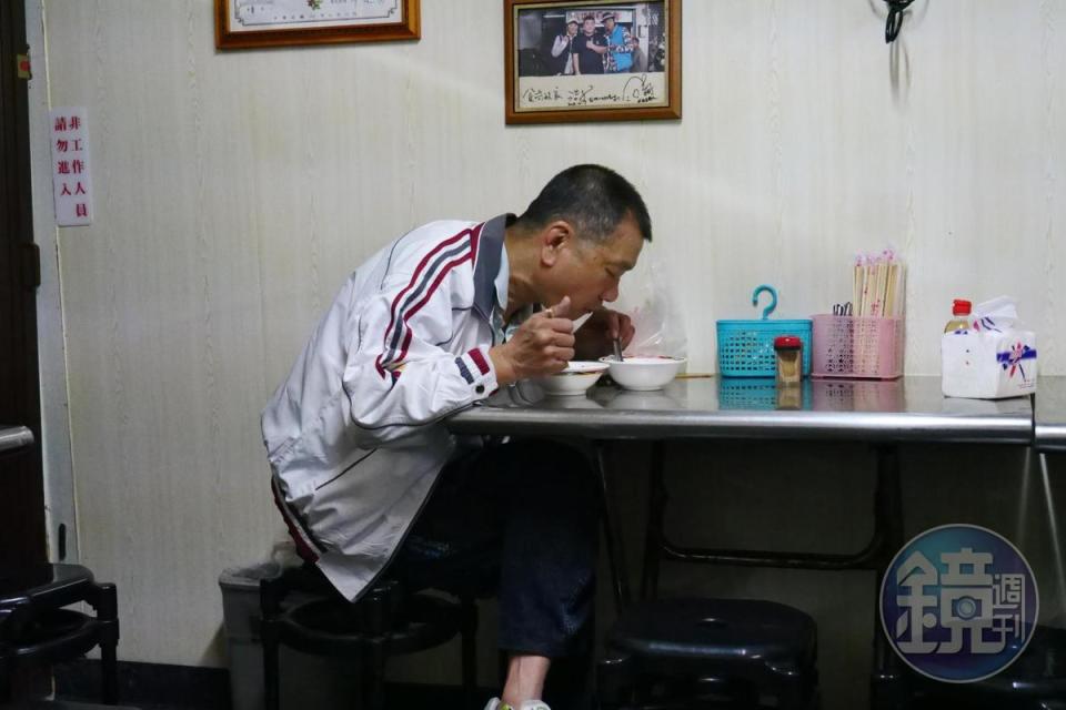 不少客人會把阿泉爌肉飯的料理當活力早餐。