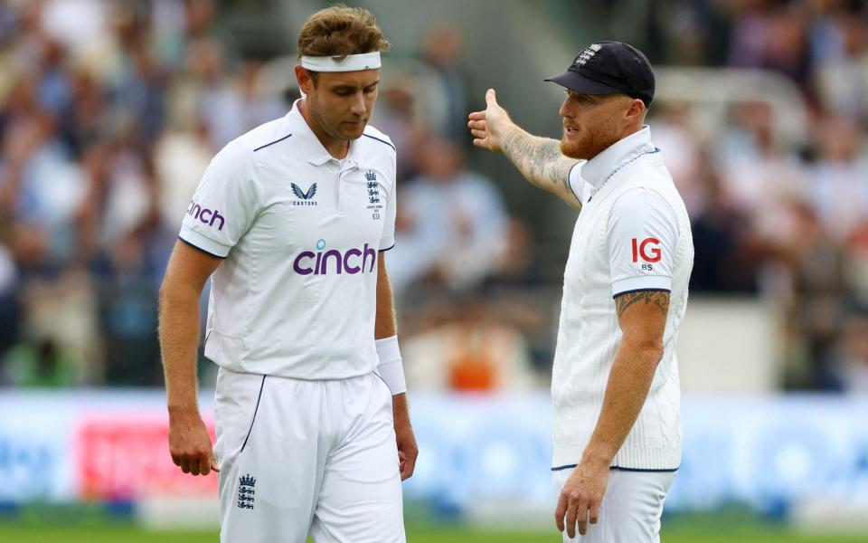 Michael Vaughan slams England players over &#x002018;friendly&#x002019; approach to Australia