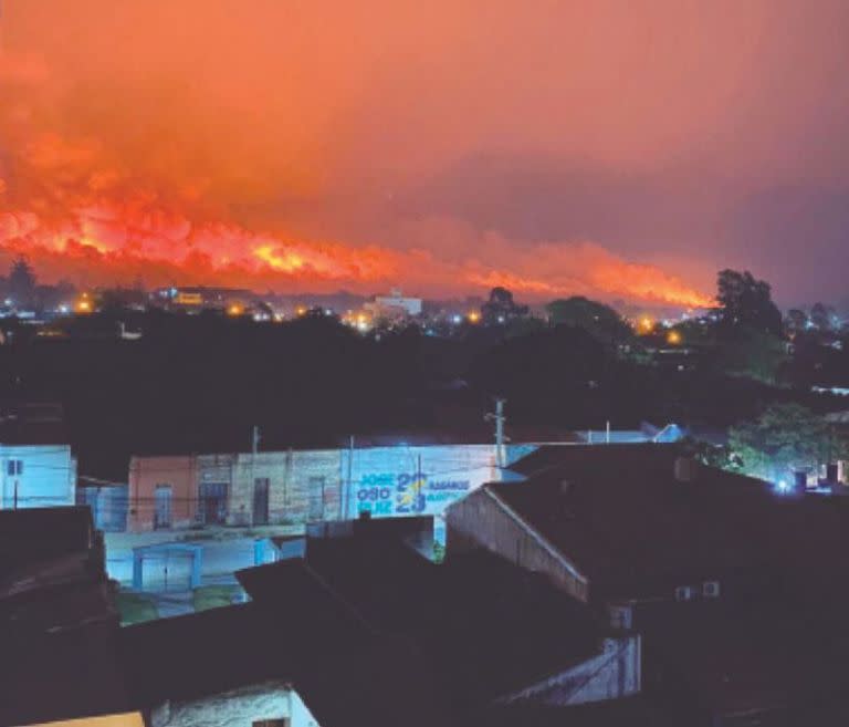 El incendio en Oran llegó muy cerca de la ciudad