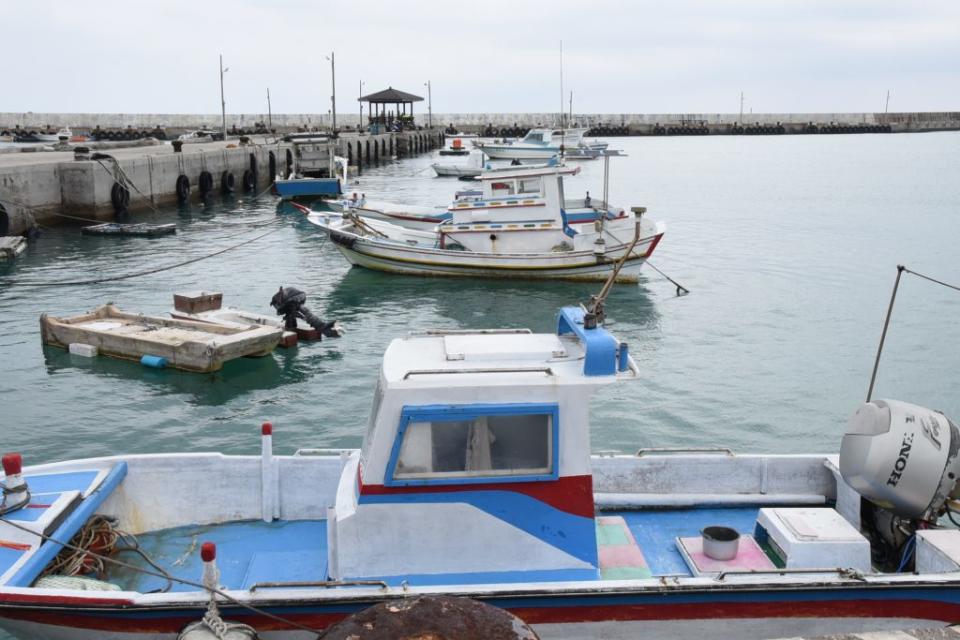 中央禁無籍船出海，澎湖縣長賴峰偉憂影響民眾生計，未雨綢繆反造成不諒解，漁會盼鄉親瞭解縣長好意。（記者蔣謙正翻攝）