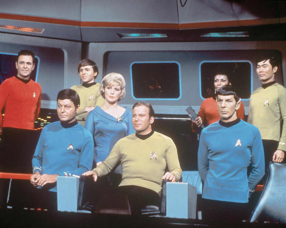 Computadora (”Star Trek”): La icónica nave Enterprise comandada por el Capitán Kirk tenía también su máquina con capacidad para interactuar con la tripulación.