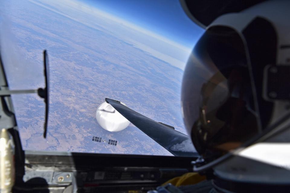 Photo du ballon espion chinois prise depuis un avion de l'US Air Force, transmise par le ministère américain de la Défense ce mercredi 22 février 2023 - Handout / GETTY IMAGES NORTH AMERICA / Getty Images via AFP