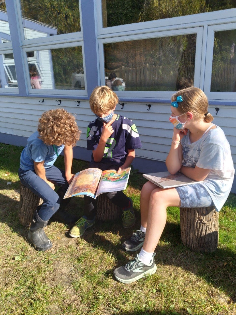 Lake Champlain Waldorf School reading buddies convene in the fresh air fall 2021 during the COVID-19 pandemic.