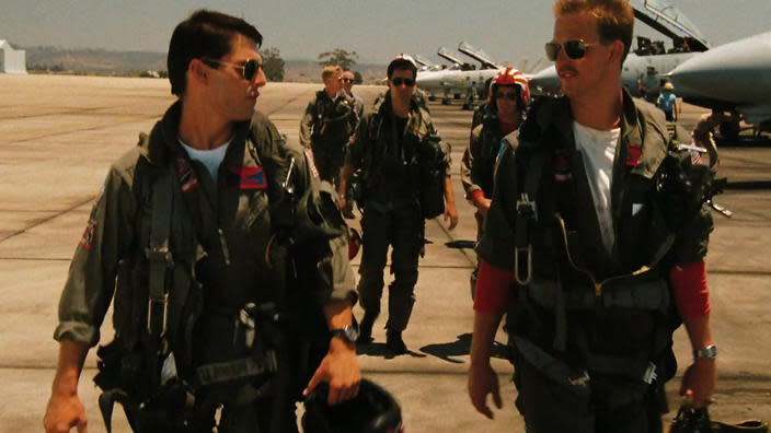 Tom Cruise's Maverick & Anthony Edwards' Goose enter the danger zone in 'Top Gun' (credit: Paramount)