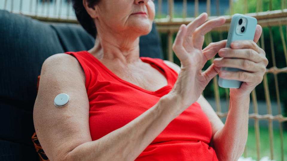 woman with diabetes wearing monitor