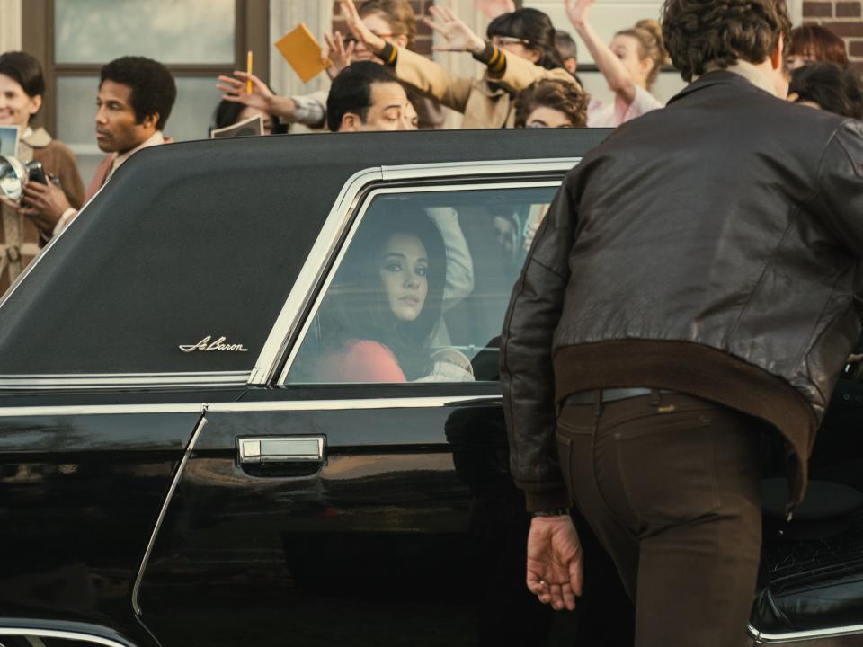 Cailee Spaeny as Priscilla Presley looking out a car window