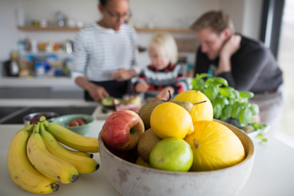 Offen gelagertes Obst zieht Fruchtfliegen magisch an. (Bild: Getty Images)