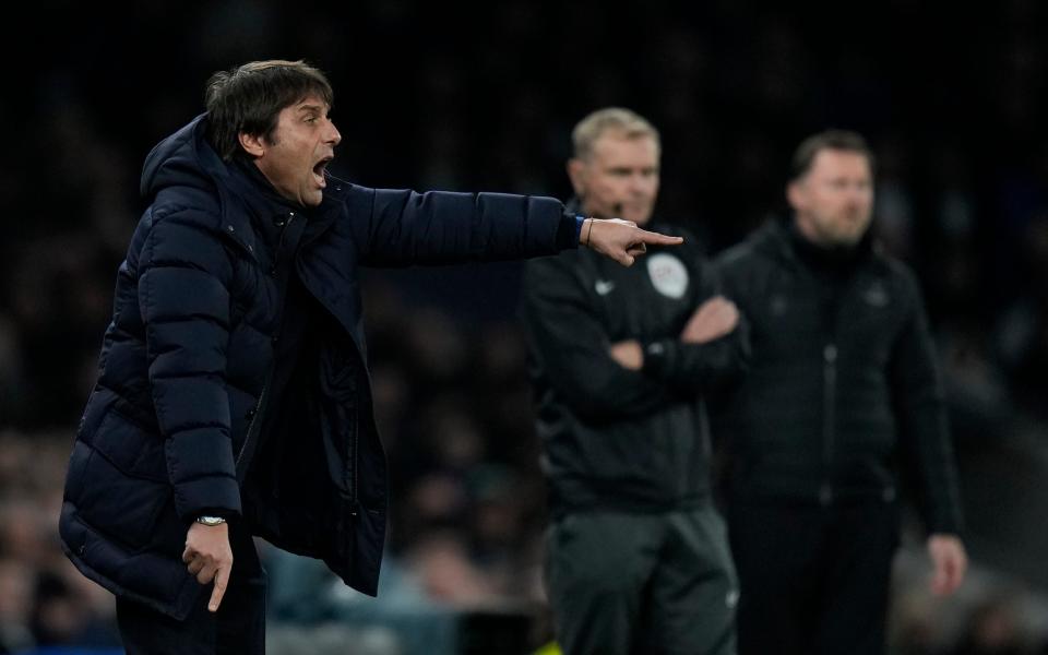 Antonio Conte points and shouts - AP