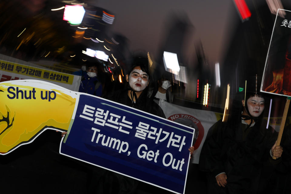 <p>Demonstrators march toward the U.S. Embassy during a protest ahead of President Donald Trump’s visit in Seoul, South Korea, on Saturday, Nov. 4, 2017. (Photo: Seong Joon Cho/Bloomberg via Getty Images) </p>