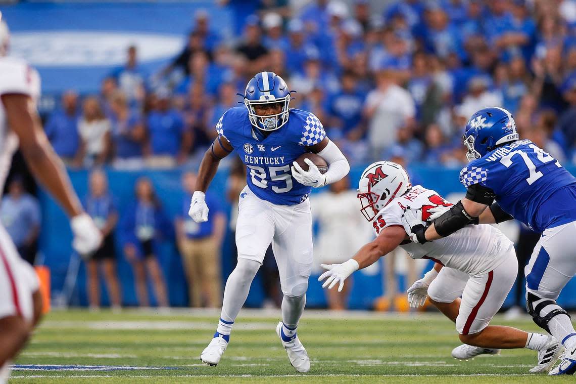 Kentucky redshirt freshman tight end Jordan Dingle (85) has 14 catches for 153 yards and two touchdowns so far in 2022.