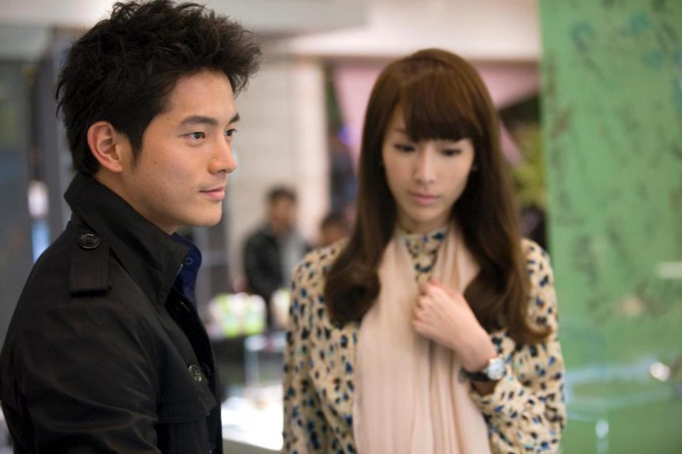2010年，宥勝（左）與隋棠（右）主演偶像劇《犀利人妻》，雙雙爆紅。（翻攝自《犀利人妻》臉書）