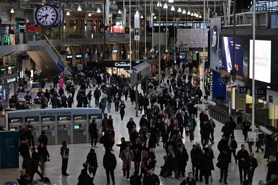 Thousands of commuters battled to work this morning on reduced services (Jeremy Selwyn)