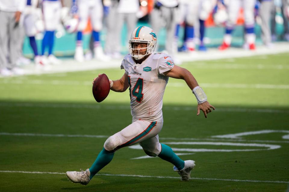 Miami Dolphins quarterback Ryan Fitzpatrick (14) scrambles in the fourth quarter at Hard Rock Stadium in Miami Gardens, September 20, 2020.  [ALLEN EYESTONE/The Palm Beach Post]