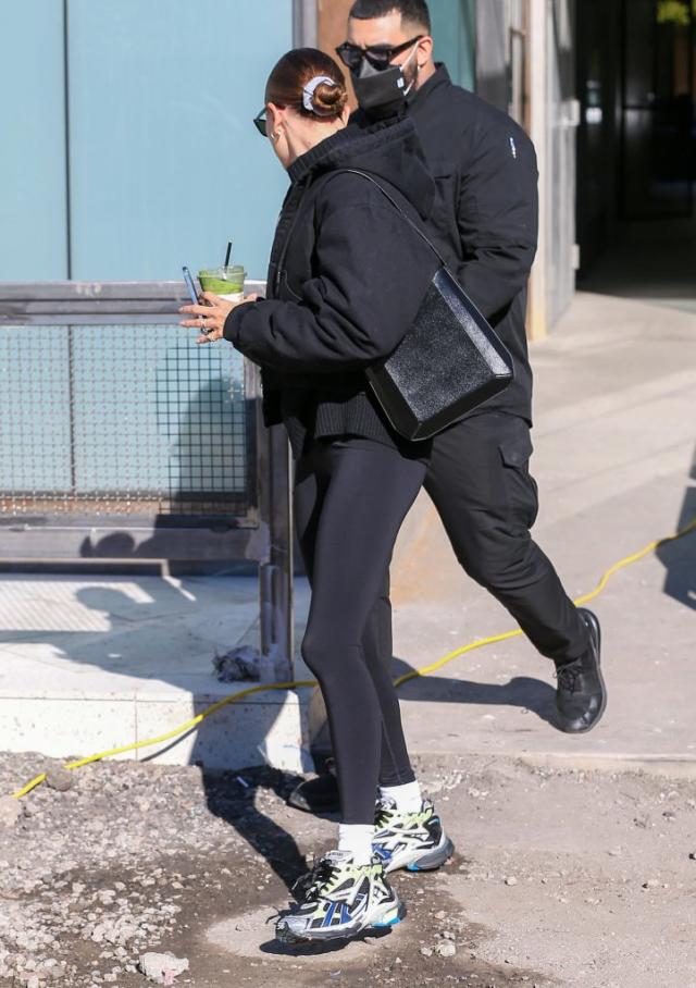 Hailey Bieber Masters Pilates Style in All-Black Leggings, Turtleneck and  Chunky Sneakers - Yahoo Sports