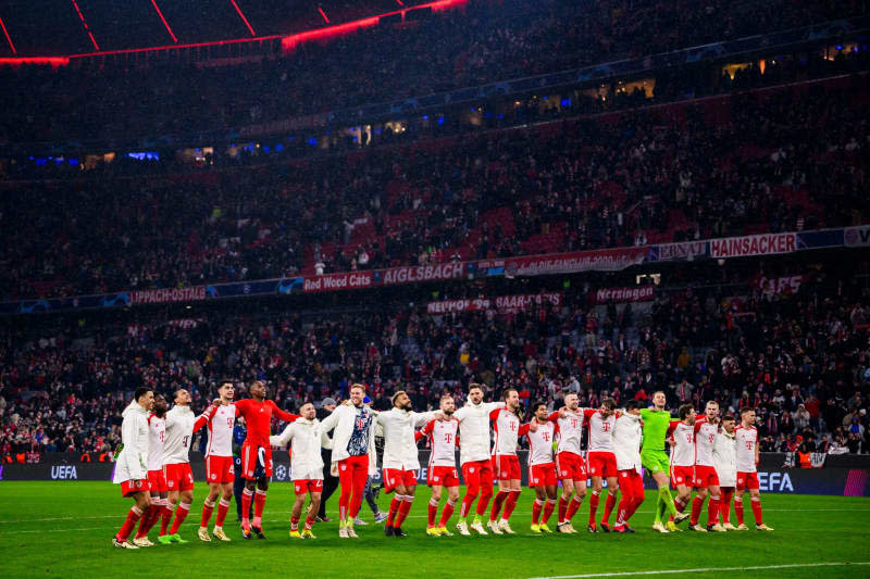 Bayern Munich players celebrate after the final whistle of the UEFA Champions League round of 16, second leg soccer match between Bayern Munich and Lazio at Allianz Arena. Tom Weller/dpa