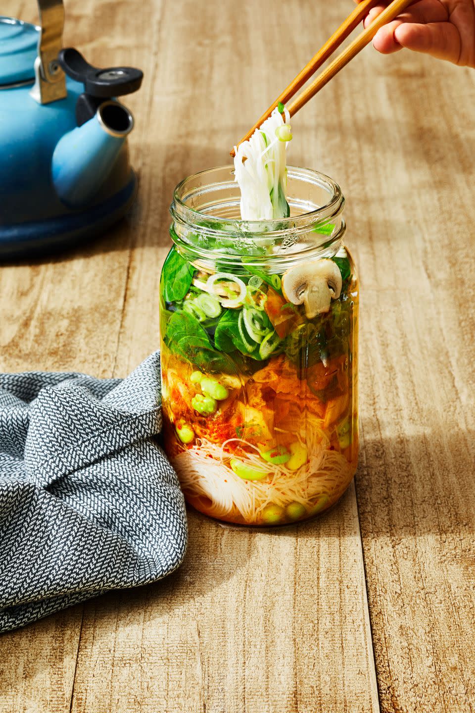 instant noodle soup in a mason jar