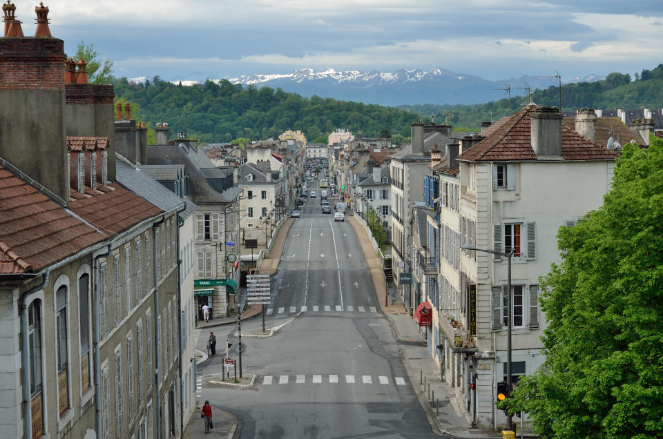 Pau is a capital of the Pyrenees Atlantic departament in Aquitaine and the capital of the historical Bearn province.