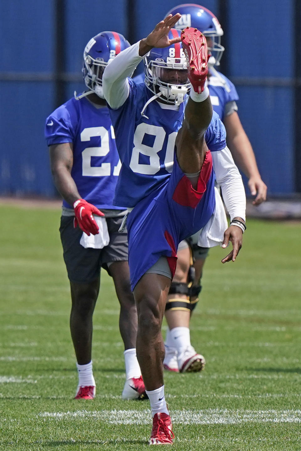 New York Giants wide receiver Darius Slayton (86) warms up with teammates during an NFL football practice, Thursday, June 10, 2021, in East Rutherford, N.J. (AP Photo/Kathy Willens)