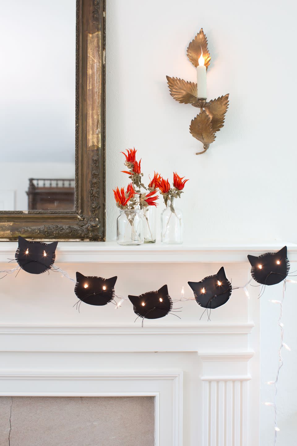 Crafty Cat Face Garland Halloween Mantel Decor