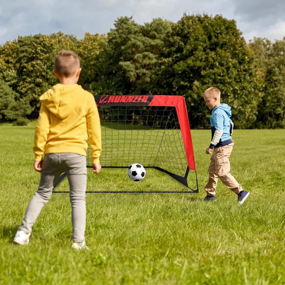 Portable Soccer Goal, Pop Up Soccer Goal Net for Backyard Training Goals for Soccer, Set of 2 with Carry Case, 3.3'/4.5'x 2.5