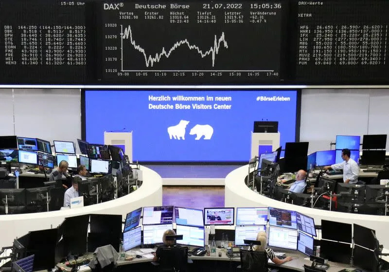 European stock markets remain stable pending US employment data