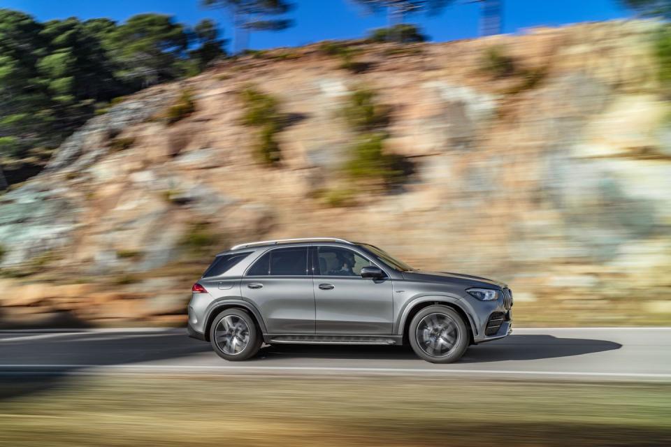 The 2021 Mercedes-AMG GLE53 Has Another Crazy Suspension System