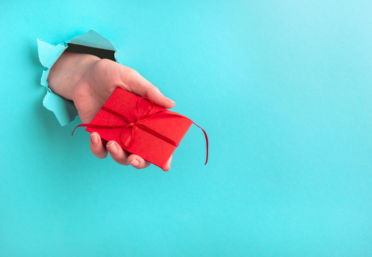 Aún estás a tiempo. Haz feliz a los tuyos a la distancia con estás tarjetas de regalo digitales. Foto: Getty. 