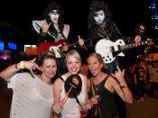 Fans with "Gene Simmons". (Yahoo! photo/Alvin Ho)